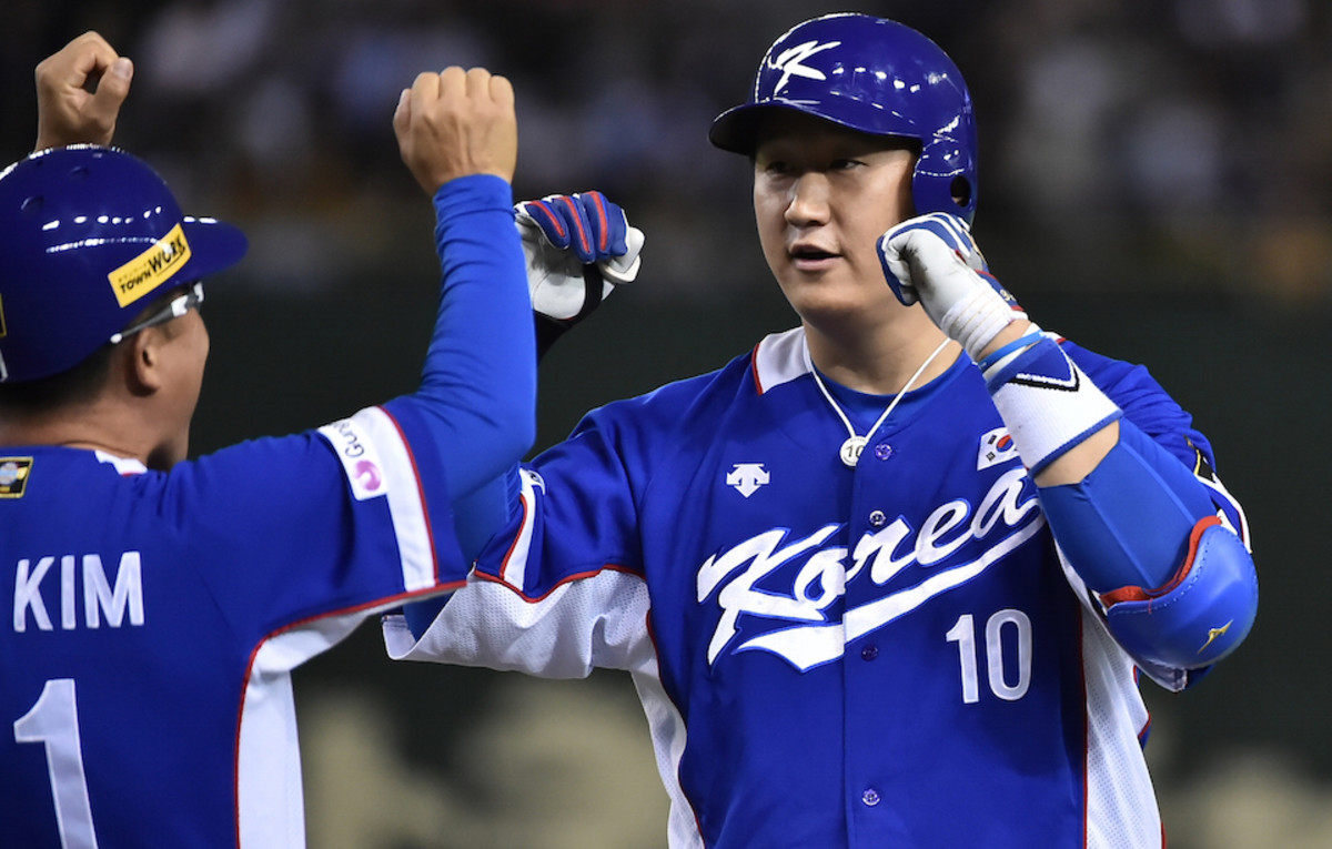 Seattle Mariners - Dae-Ho dressed up in traditional Korean garb