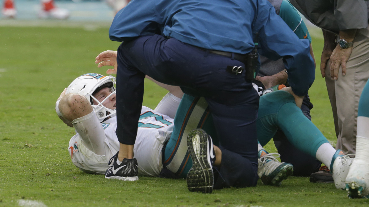 Ryan Tannehill ruled out against Steelers with knee sprain - ABC7 Chicago