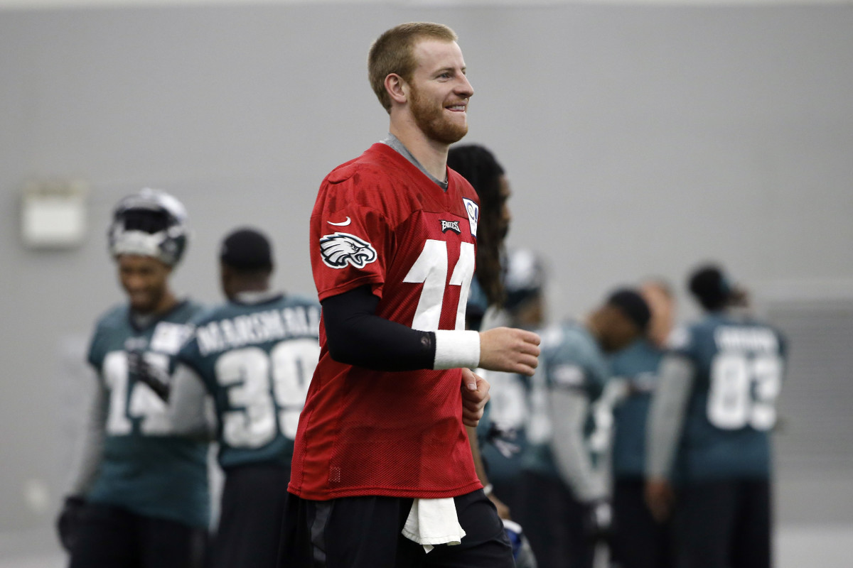 Carson Wentz: No tension with Sam Bradford on Eagles