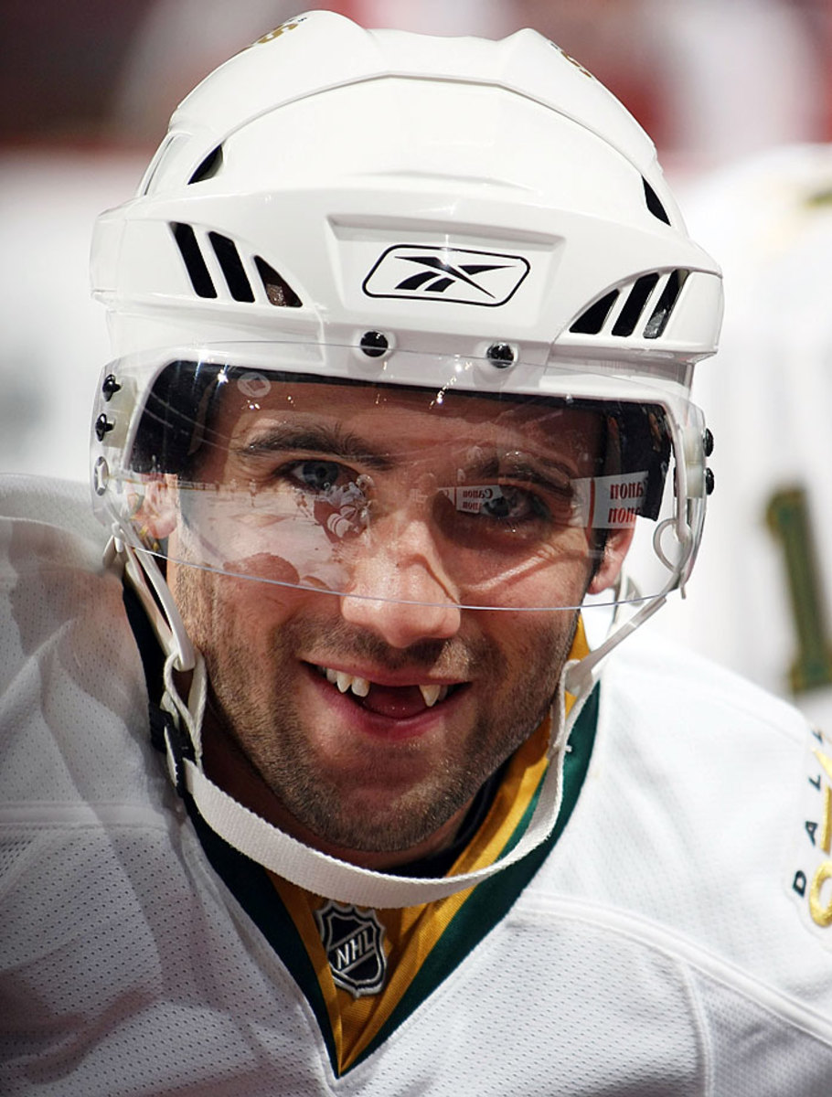 Hockey Player Removes Front Tooth Before Accepting Award at ESPYS