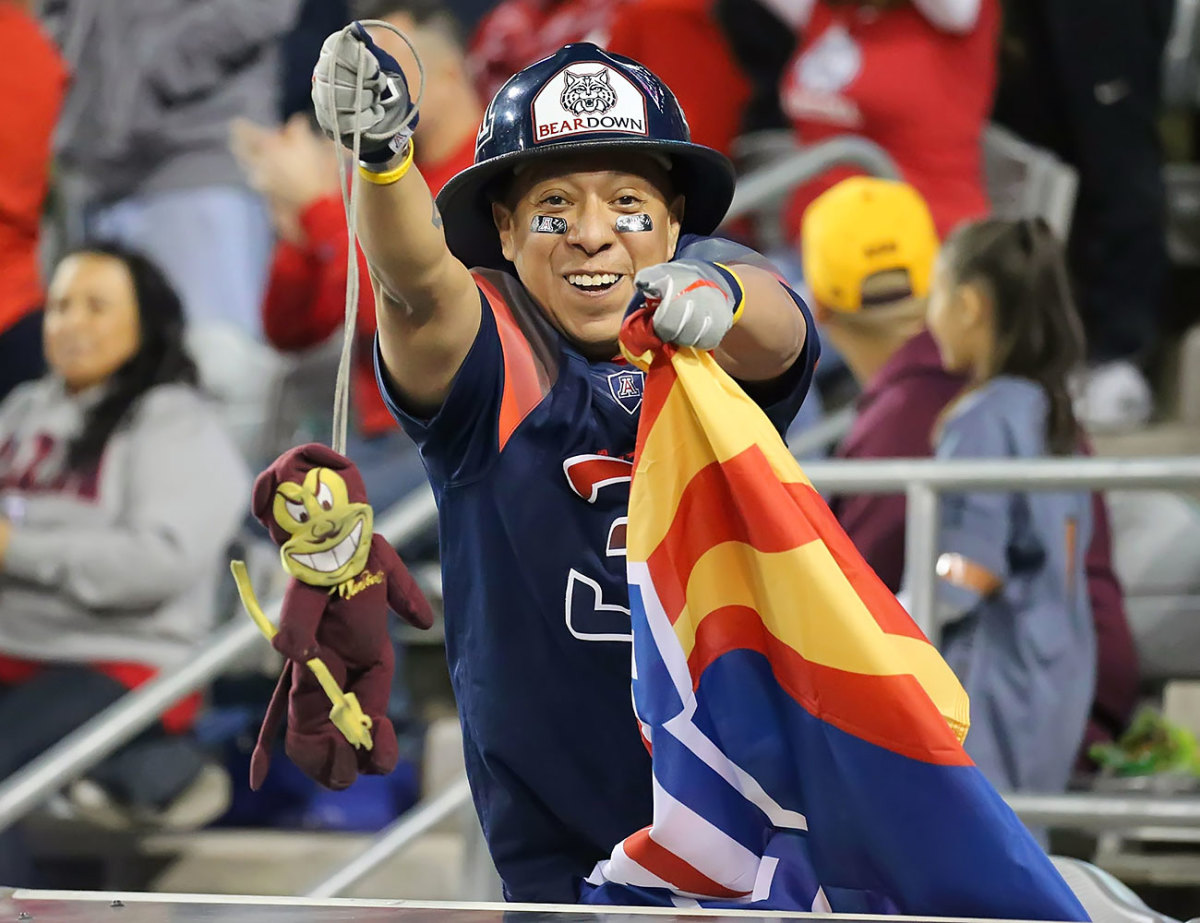 Arizona-Wildcats-fans-U_Arizona_Superfans-WYP_7947.jpg