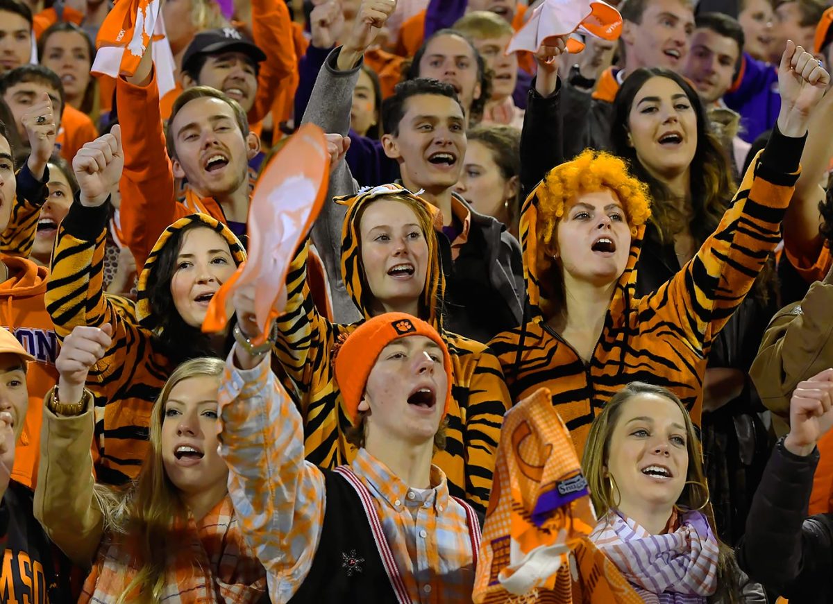 Clemson-Tigers-fans-1a37fc02acaf4a308a3124d2a311a02f-0.jpg