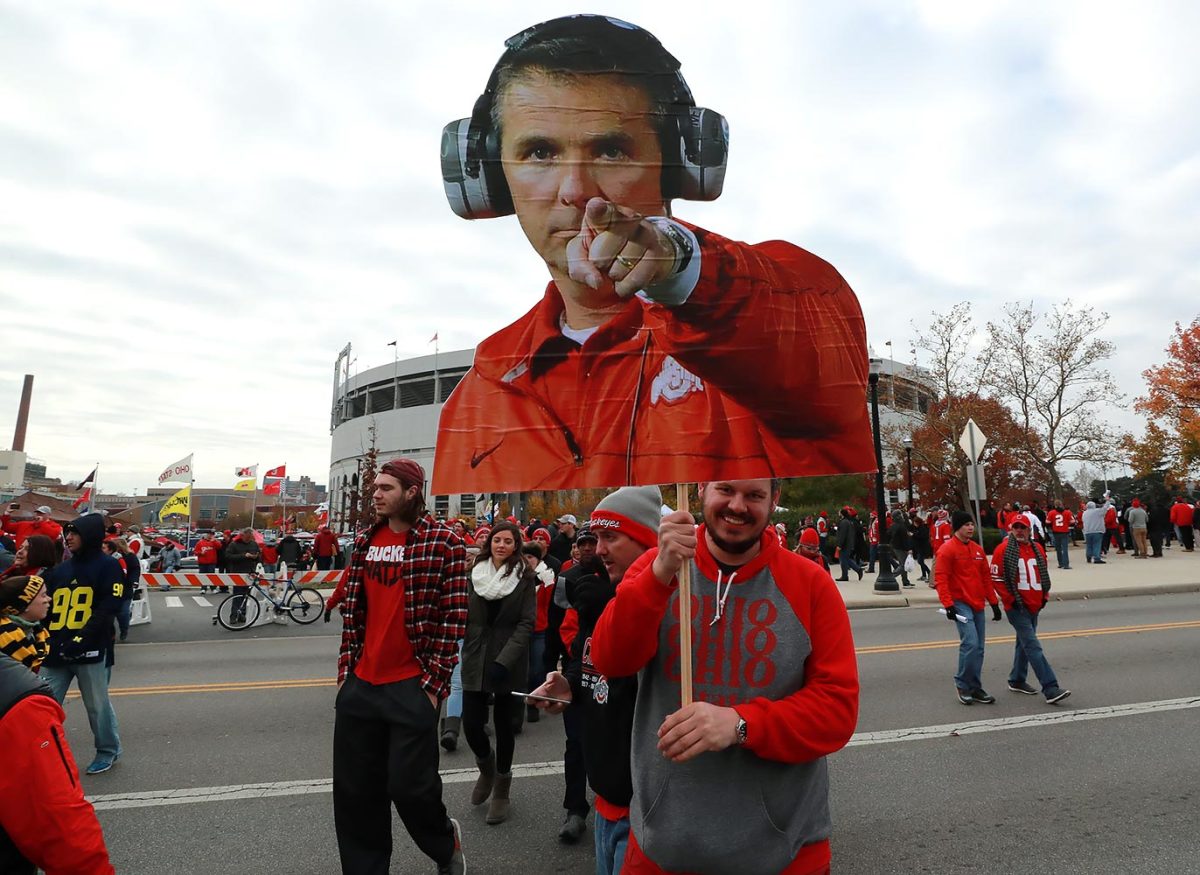 Ohio-State-Buckeyes-fans-SI628_TK1_76.jpg