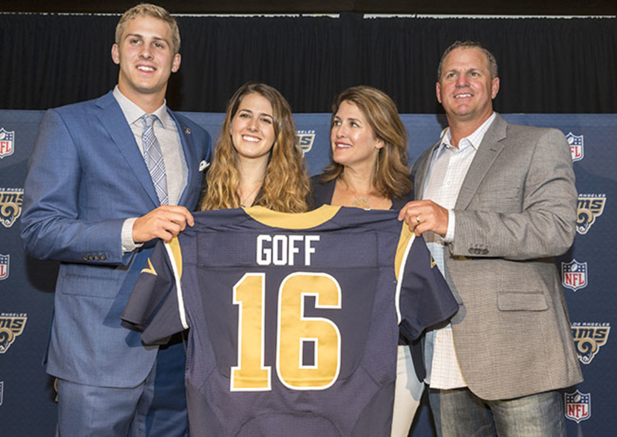 Rams take quarterback Jared Goff with first pick of NFL draft - Eurosport