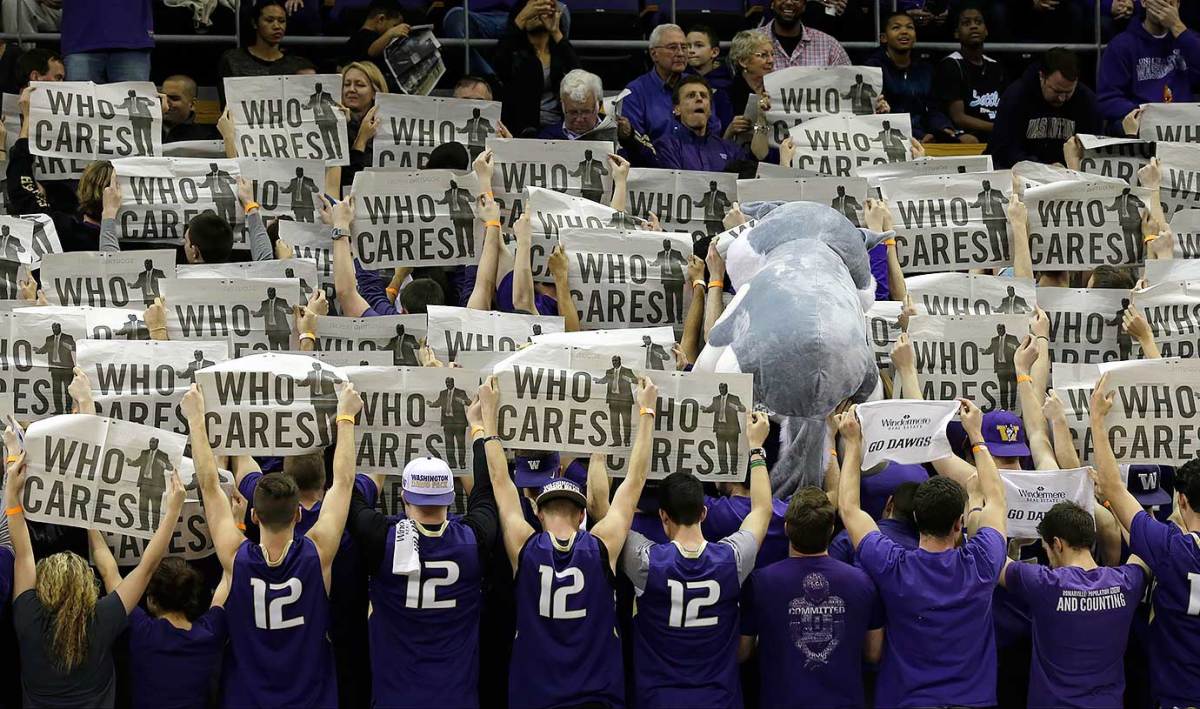 2016-0220-Washington-Huskies-student-fans.jpg