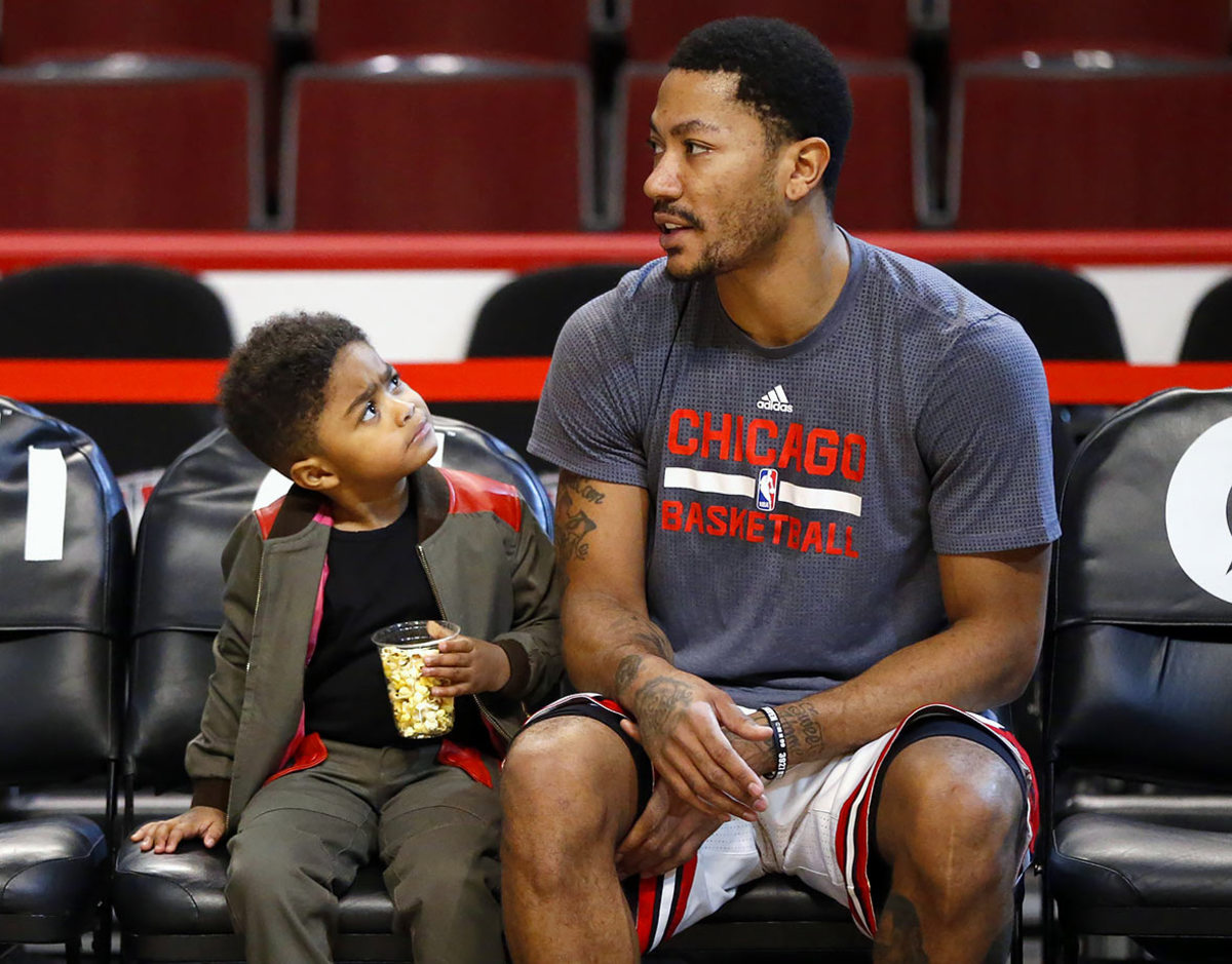 2016-0210-Derrick-Rose-son.jpg