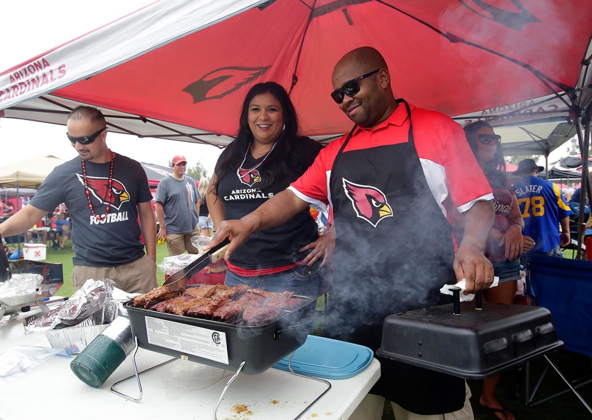 Arizona-Cardinals-fans-tailgating-dbc4987f99b546c4a3d88c043e7e3b6c-0.jpg