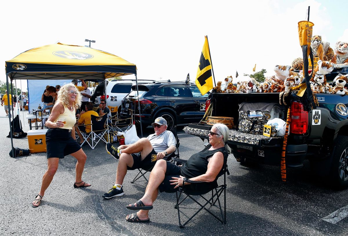 Missouri-fans-tailgating-610187474.jpg