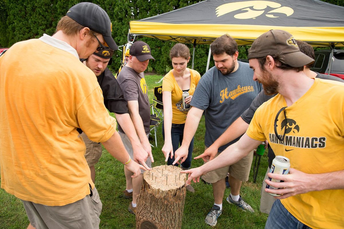 Iowa-fans-tailgating-SI530_TK1_00074.jpg