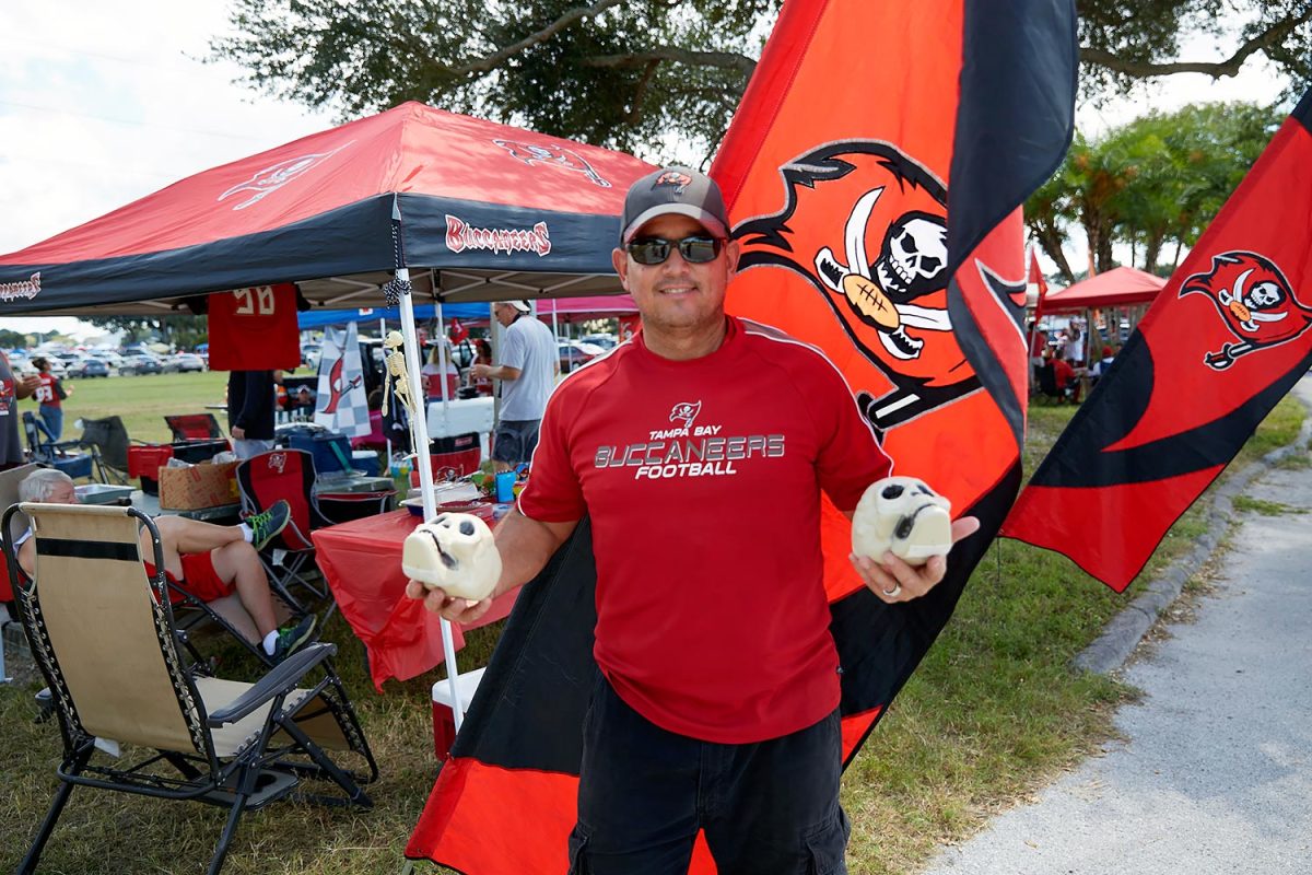 Tampa-Bay-Buccaneers-fans-tailgating-SI-570_TK1_00152.jpg