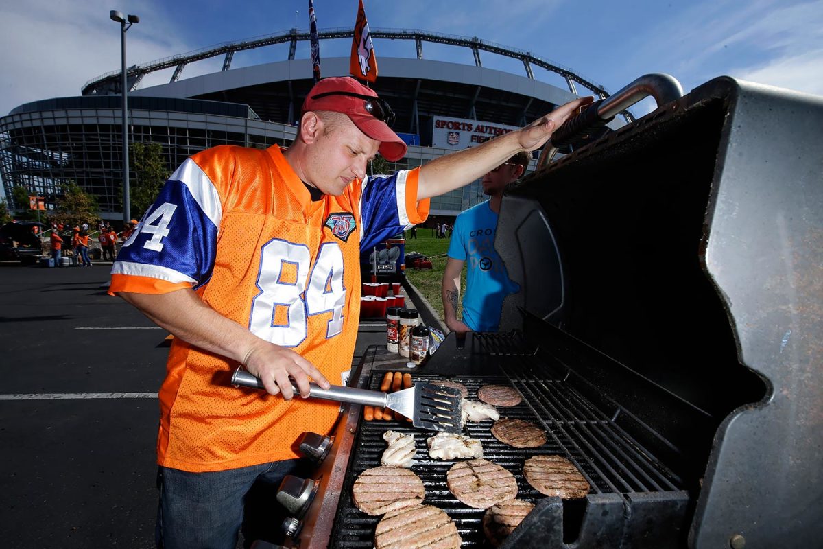 Denver-Broncos-fans-tailgating-790e359575a444d6a179facb2c7aad17-0.jpg