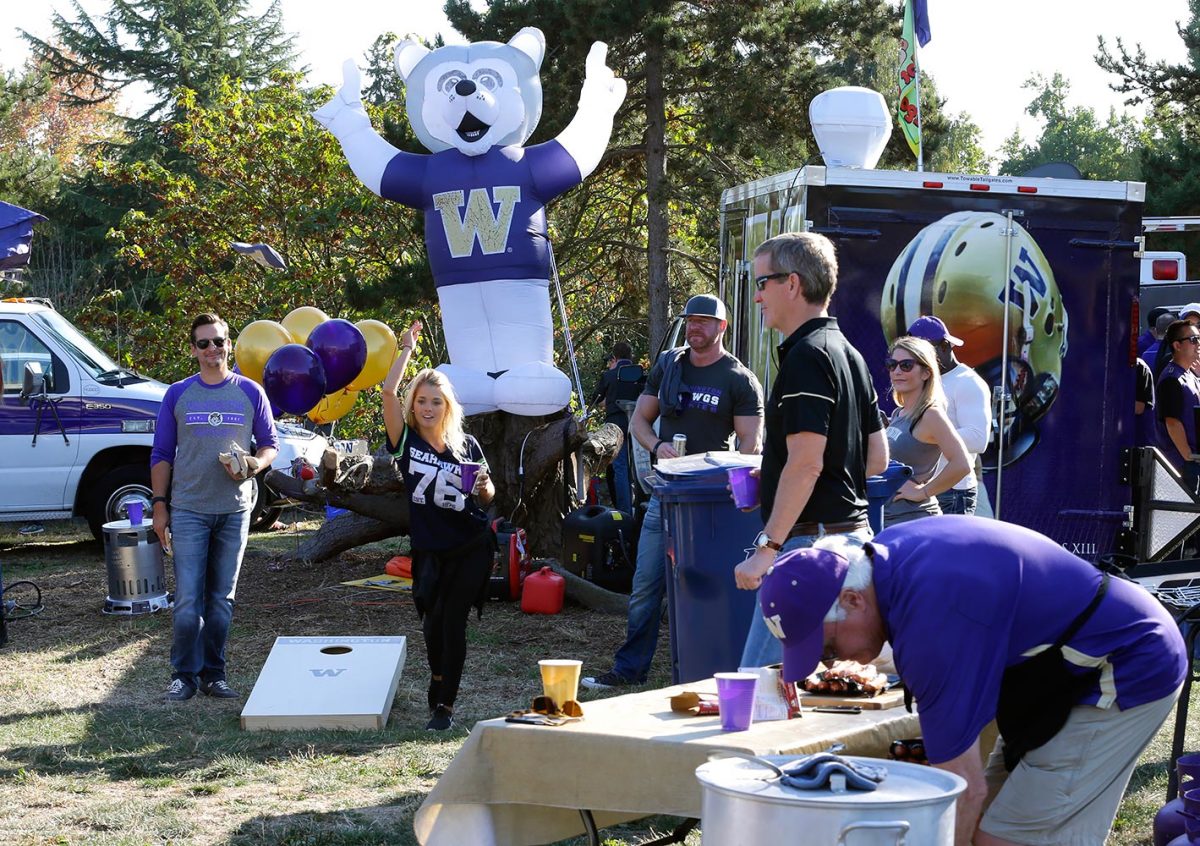 Washington-fans-tailgating-17816a4ee403419496e32113d1b59faf-0.jpg