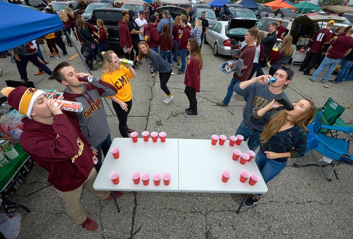 Central-Michigan-Western-Michigan-fans-tailgating-SI573_TK1_00195.jpg