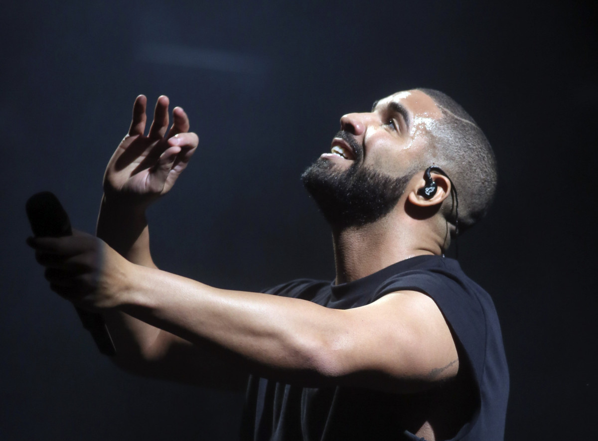 Drake, Hotline Bling featured in Super Bowl commercial Sports Illustrated