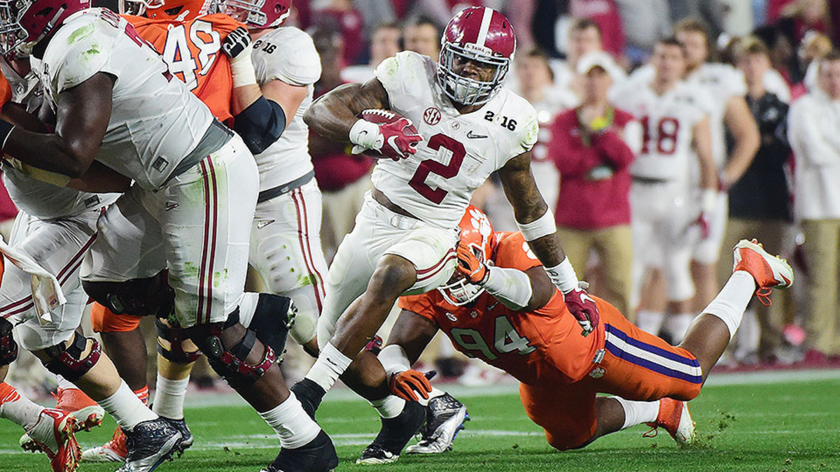 2016 - Derrick Henry shows off truck-stick ability