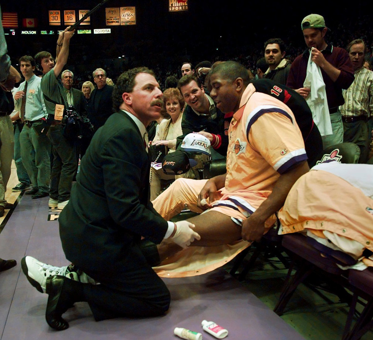 1996-0130-Gary-Vitti-Magic-Johnson.jpg