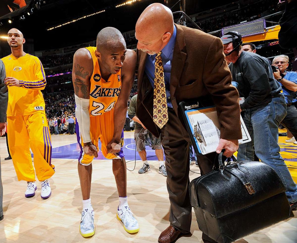 2013-0308-Kobe-Bryant-Gary-Vitti.jpg