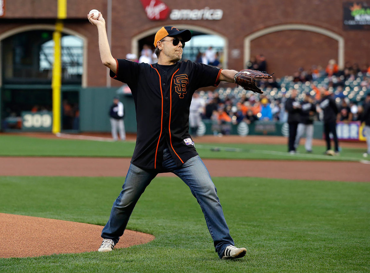 LAD@TOR: Happ's mom throws out ceremonial first pitch 