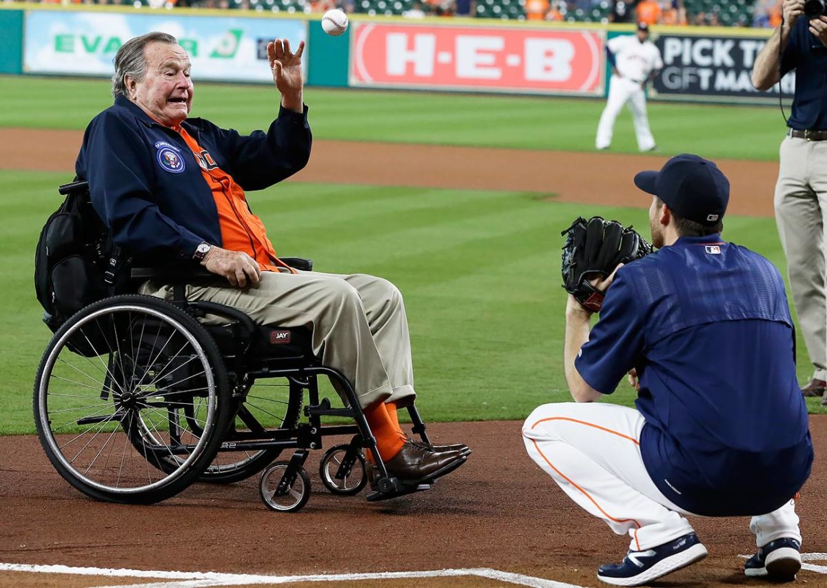 2016-0412-George-HW-Bush-first-pitch.jpg