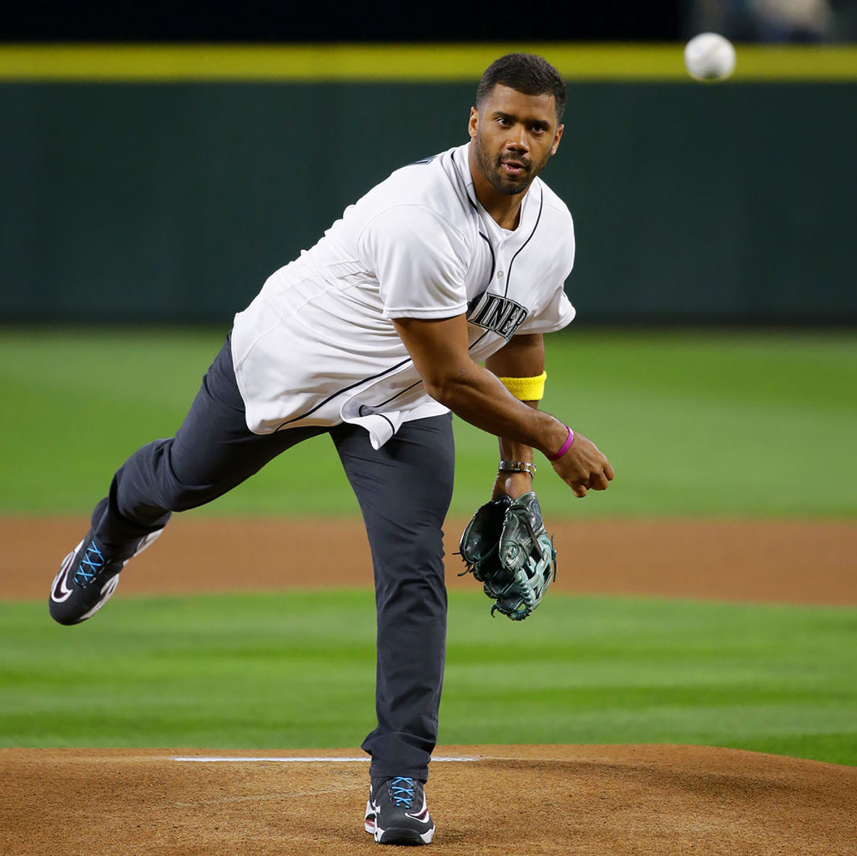 Russell Throws First Pitch at Dodger Stadium