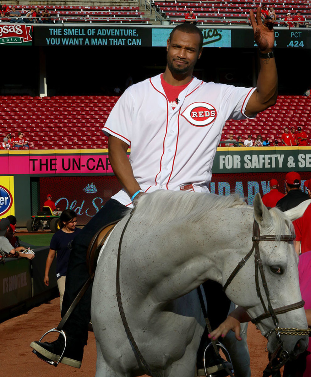 2016-0610-Isaiah-Mustafa-Old-Spice-Guy-first-pitch.jpg