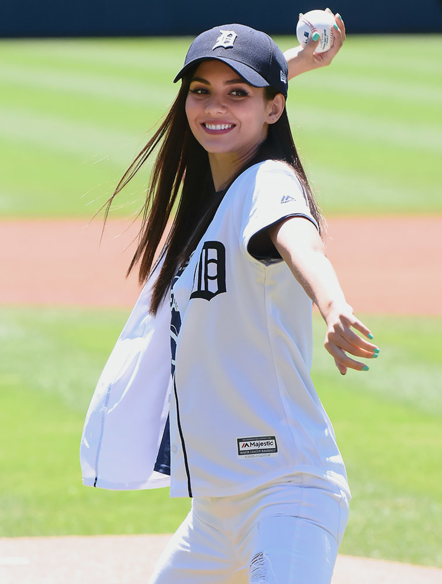 2016-0629-Victoria-Justice-first-pitch.jpg