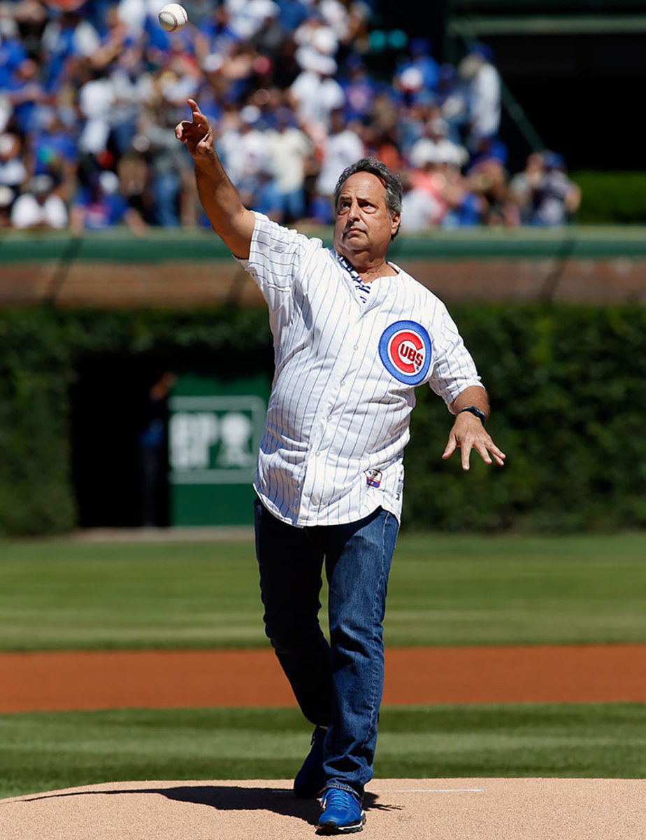 Mantle's sons throw out the first pitch 