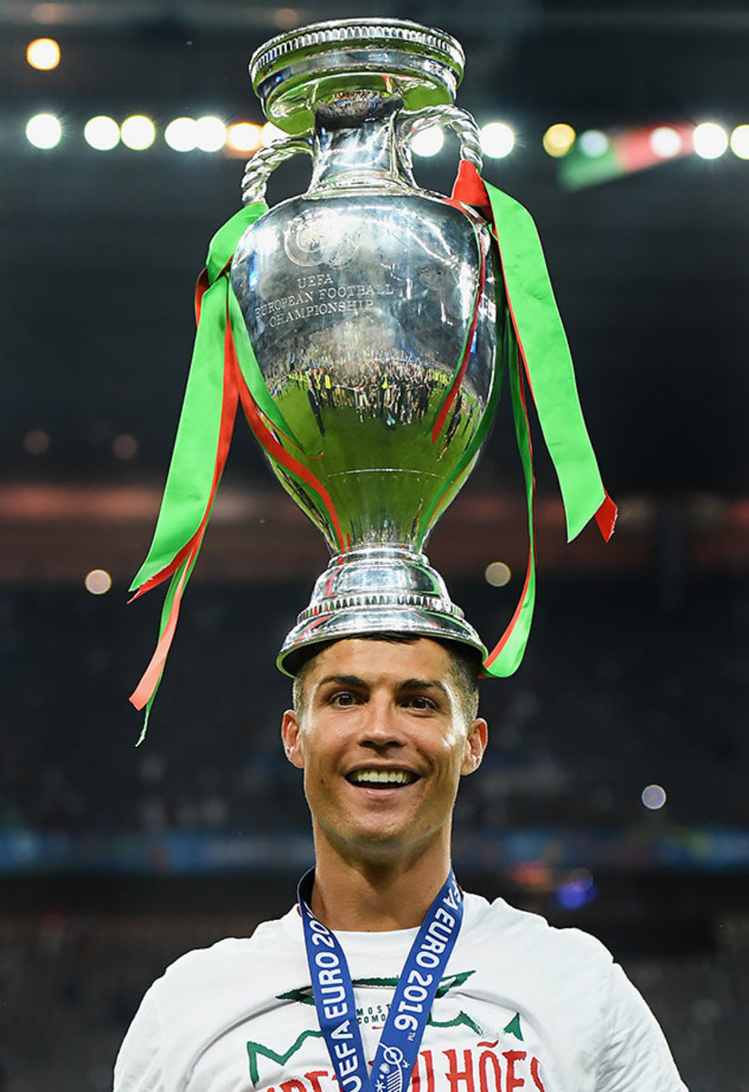 2016-0710-Cristiano-Ronaldo-trophy-head.jpg