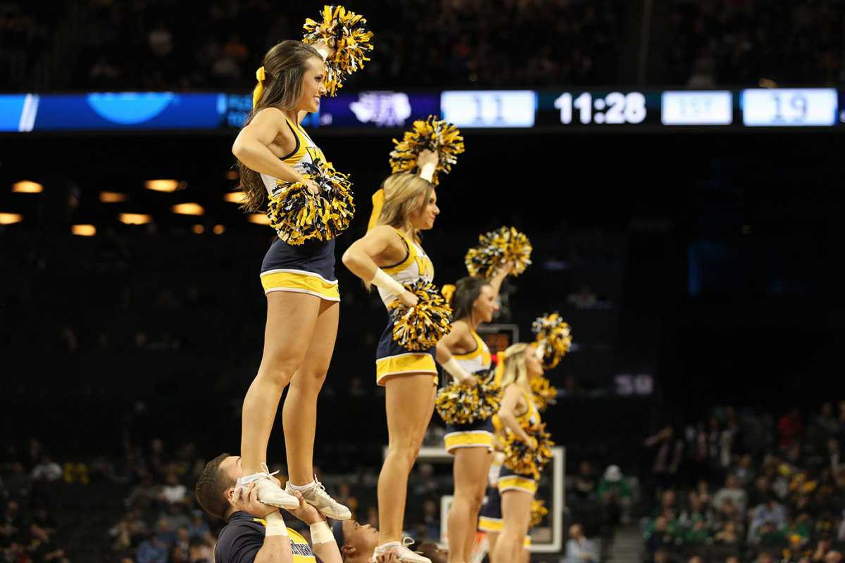 West-Virginia-cheerleaders-SI253_TK1_00013.jpg