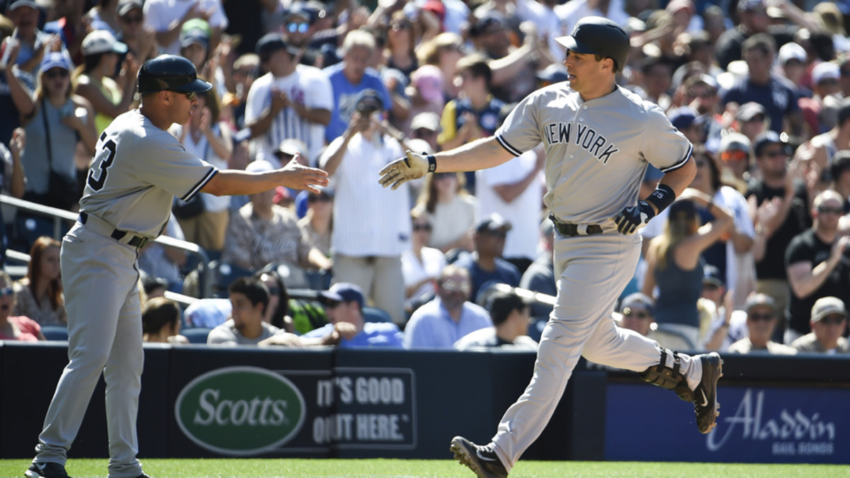 Atlanta Braves' Mark Teixeira connects on his third home run of