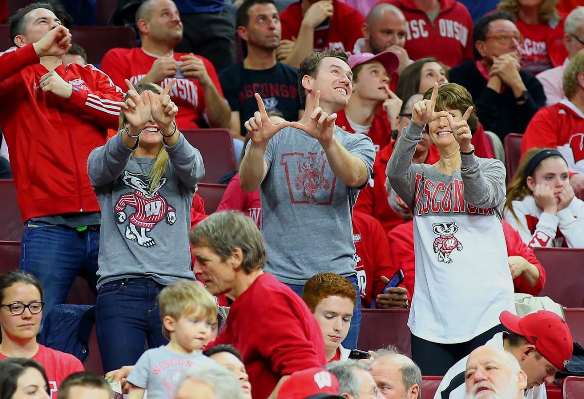 2016-0325-Wisconsin-fans.jpg