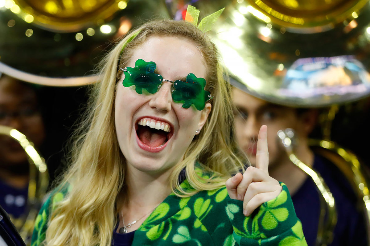 2016-0325-Notre-Dame-fan.jpg