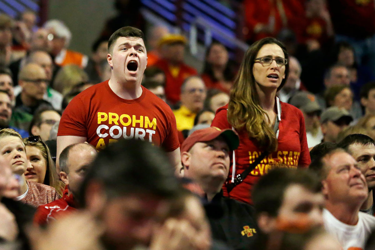 2016-0325-Iowa-State-fans.jpg