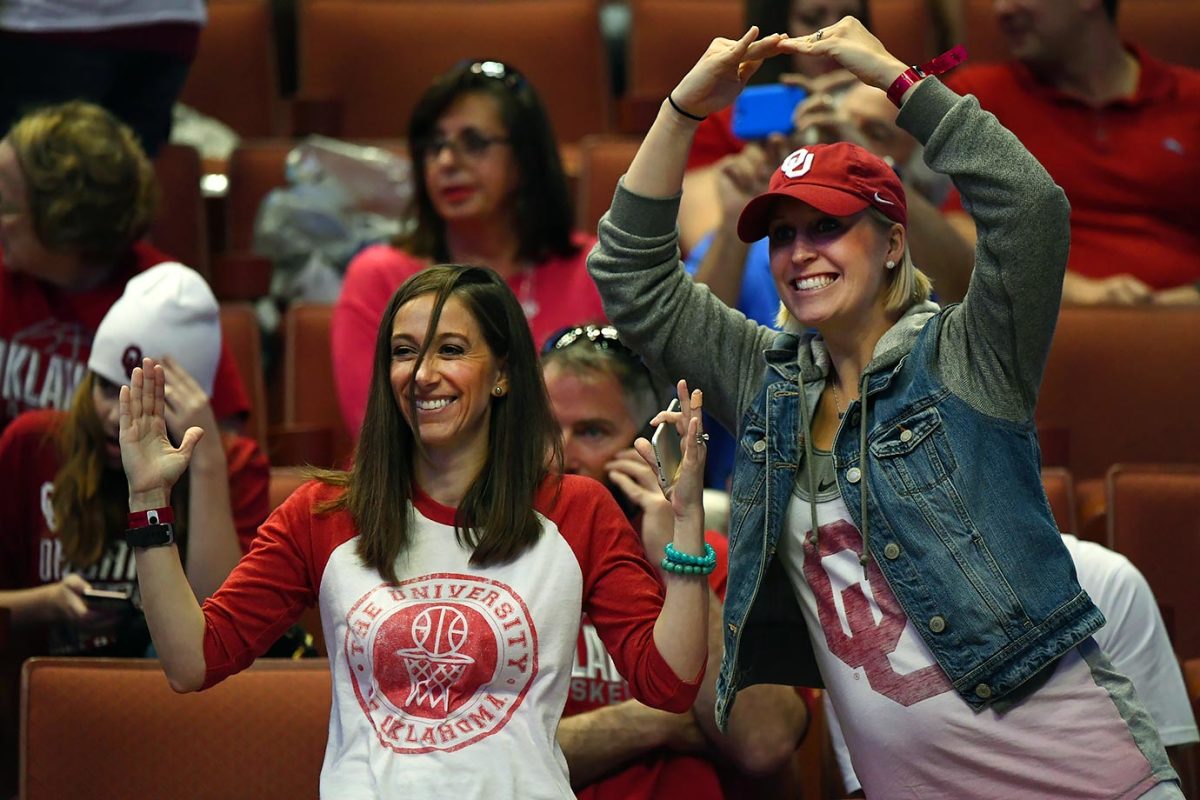 2016-0326-Oklahoma-fans-SI297_TK1_00122.jpg