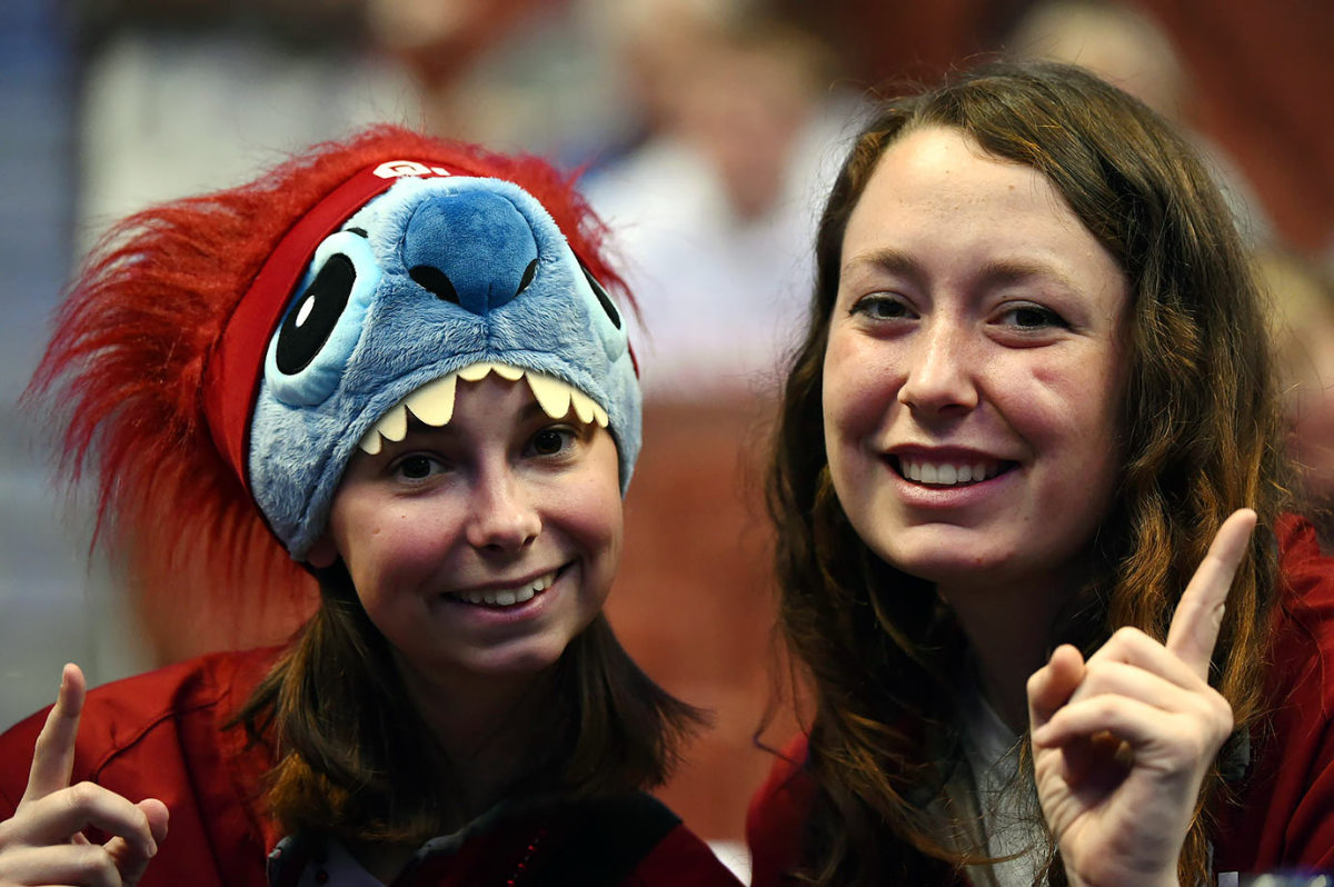 2016-0324-Oklahoma-fans-SI283_TK1_00050.jpg