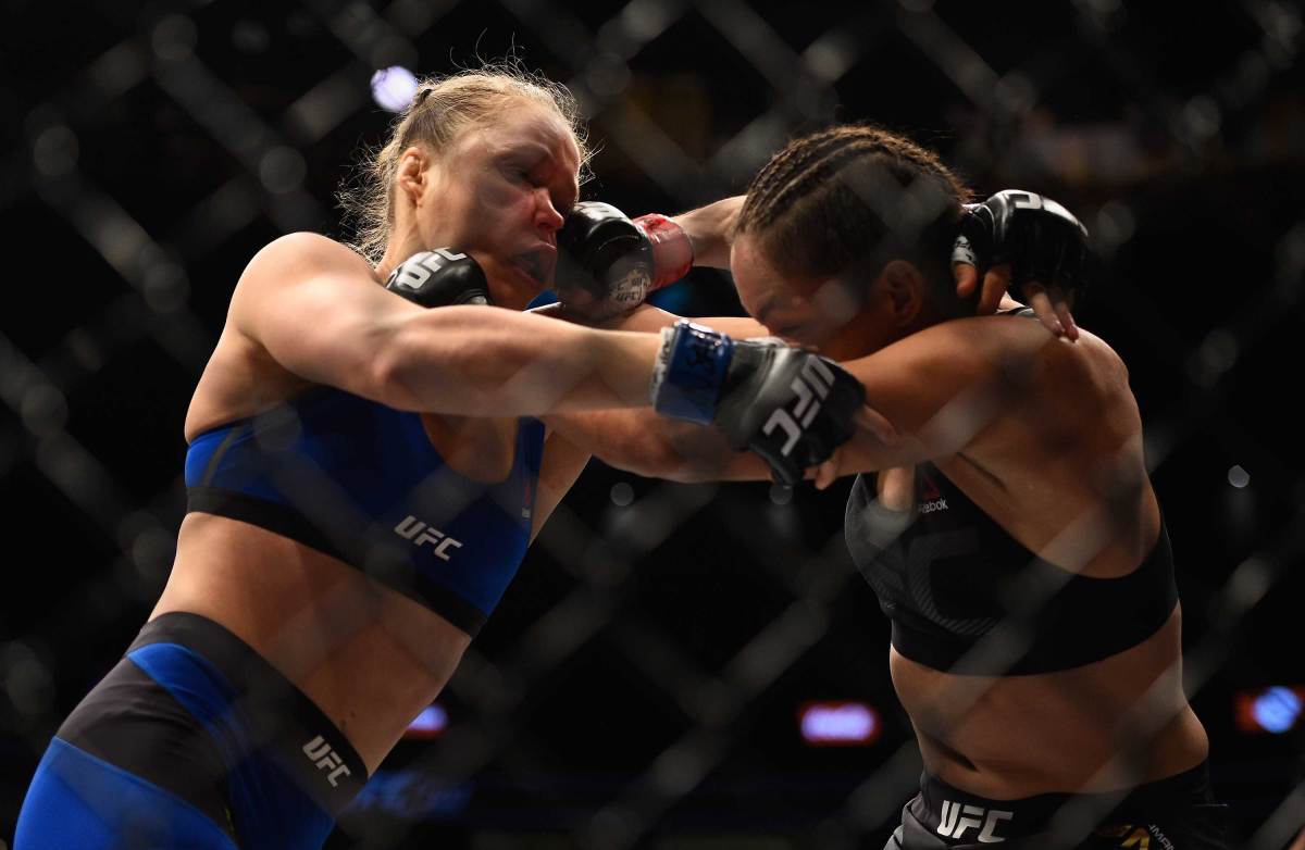 Amanda-Nunes-defeats-Ronda-Rousey-14.jpg