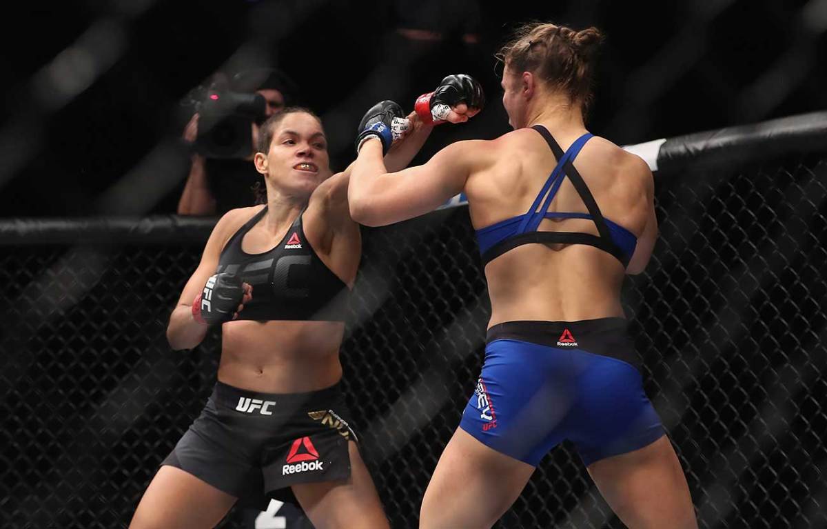 Amanda-Nunes-defeats-Ronda-Rousey-2.jpg