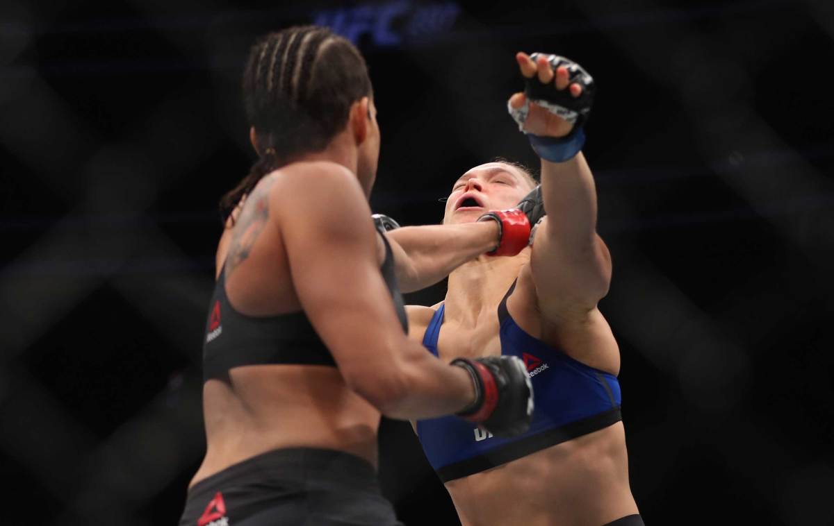 amanda-nunes-defeats-ronda-rousey-9.jpg