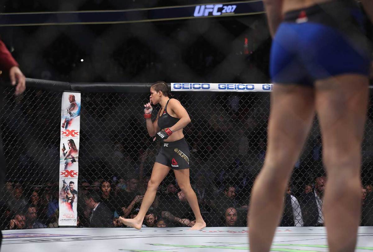 Amanda-Nunes-defeats-Ronda-Rousey-5.jpg