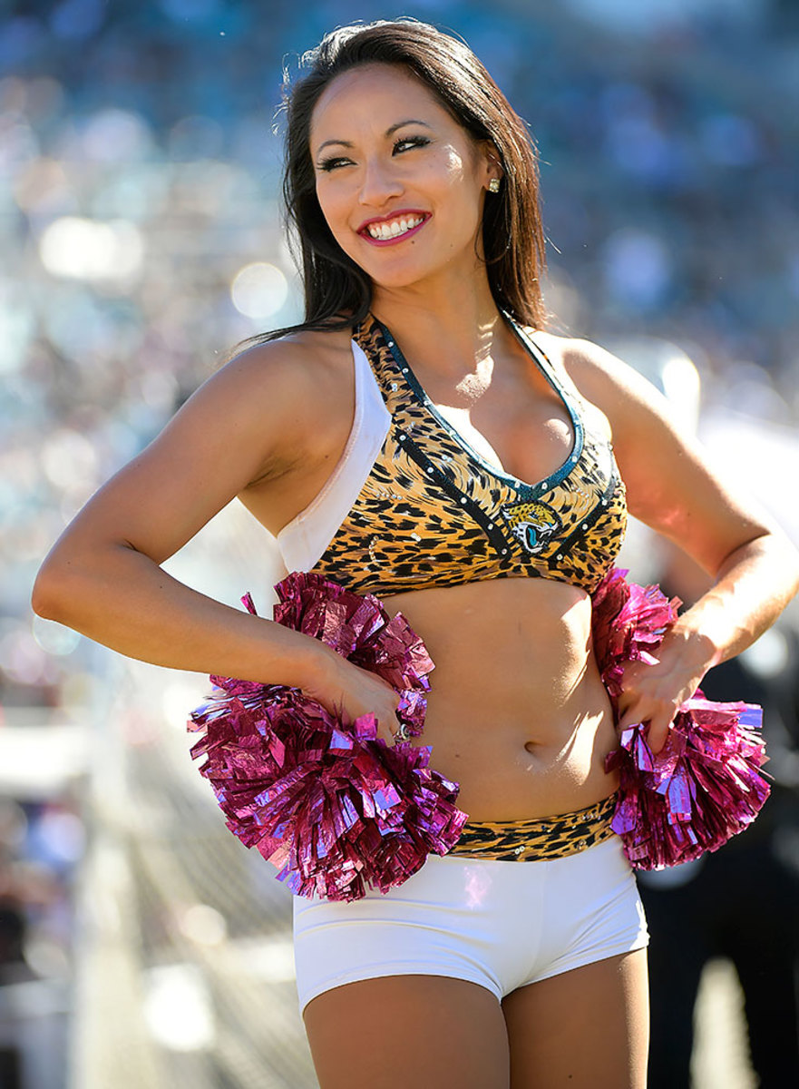 Jacksonville-Jaguars-ROAR-cheerleaders-AP_16297770479149.jpg