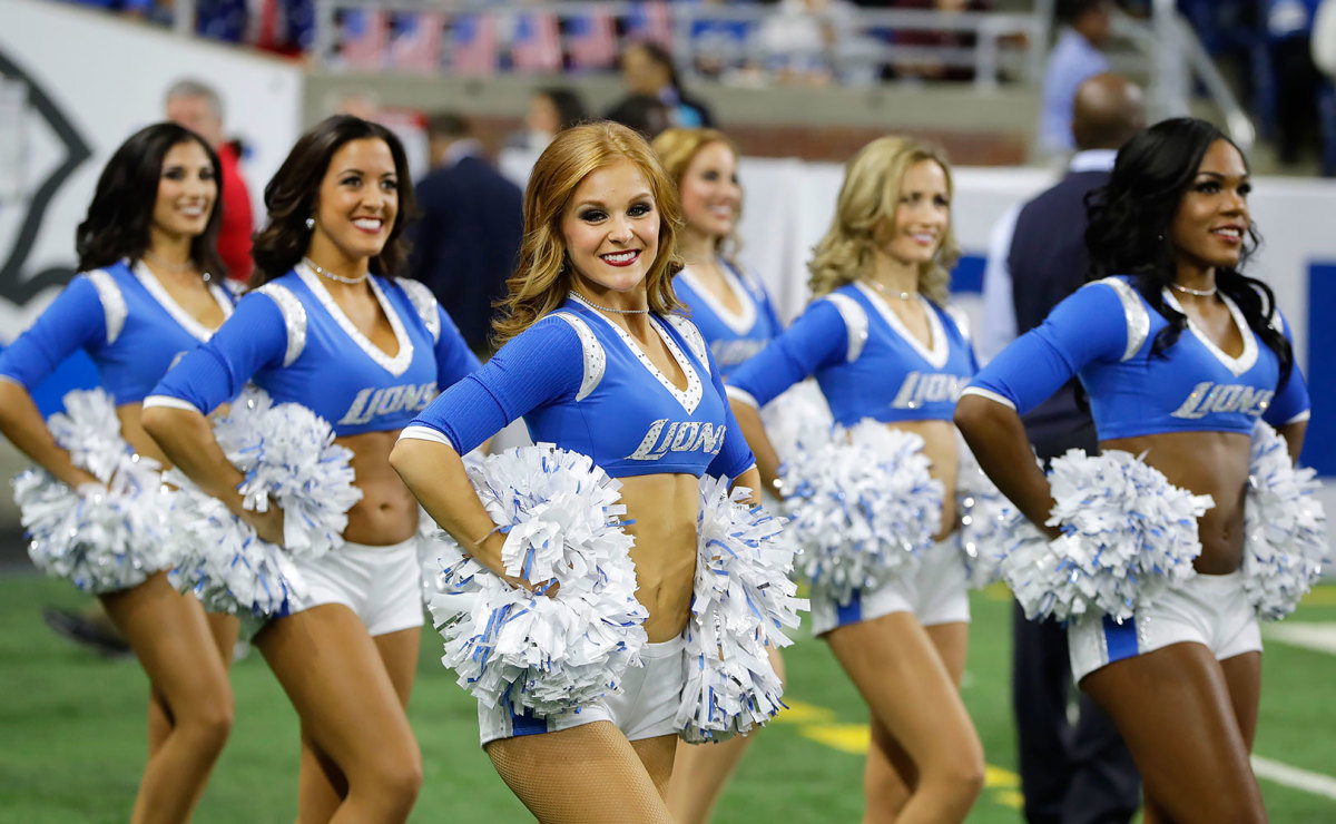 Detroit-Lions-cheerleaders-AP_590693607401.jpg