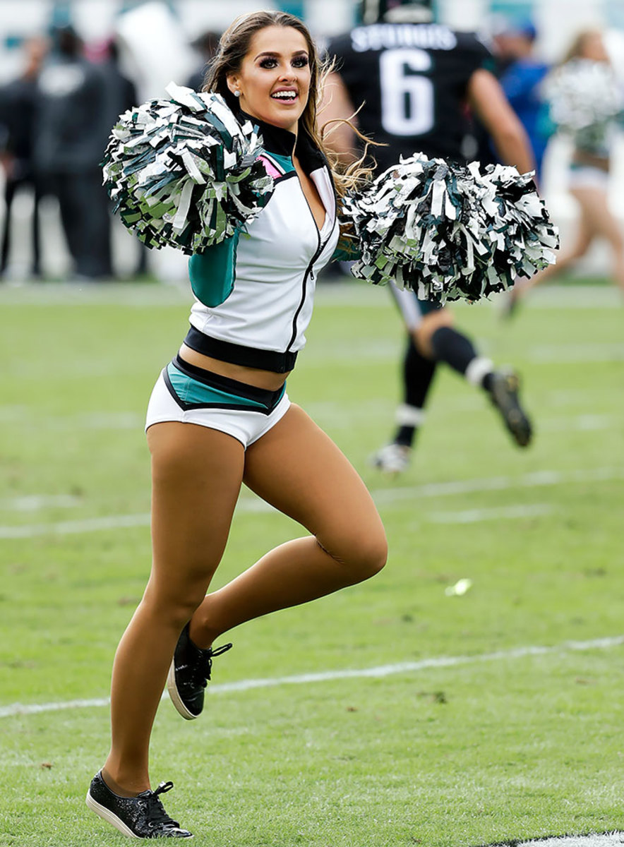 Philadelphia-Eagles-cheerleaders-AP_199633052672.jpg