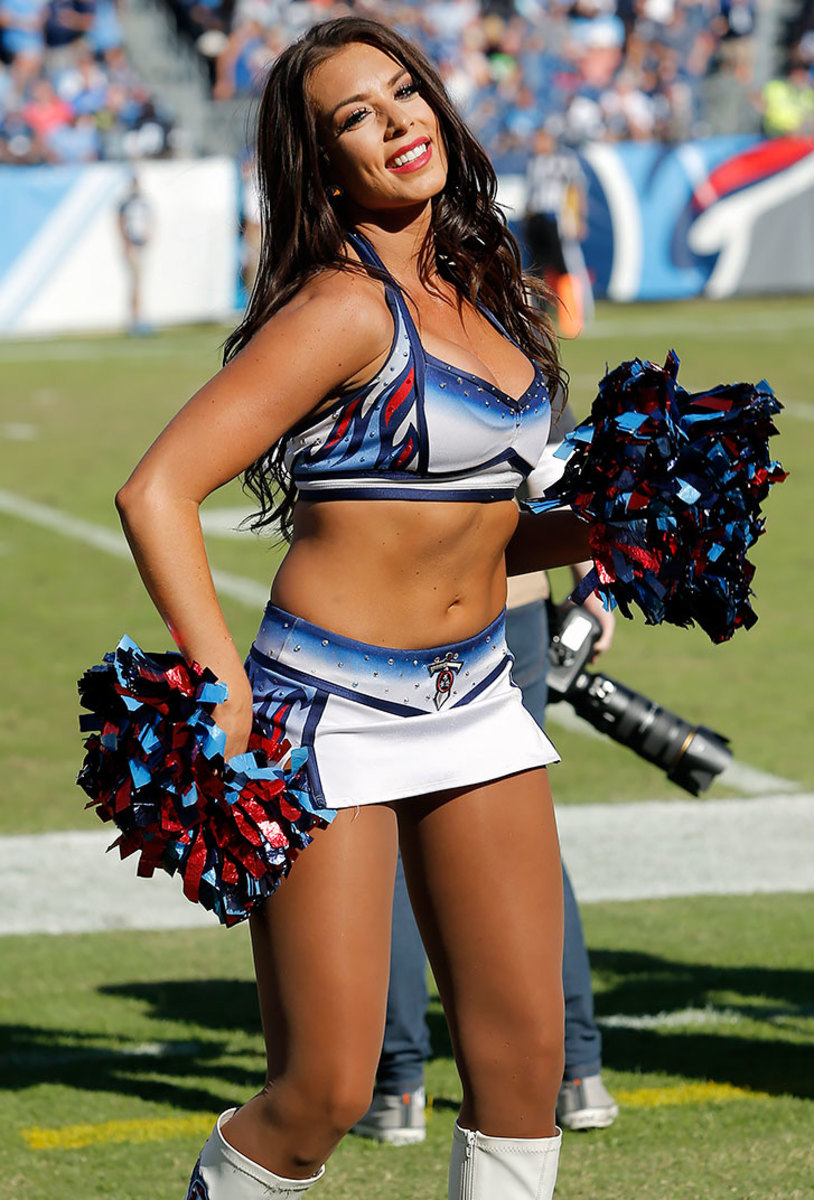 Gracious Whitney graces the cover of the Titans Cheerleaders Calendar –  Ultimate Cheerleaders