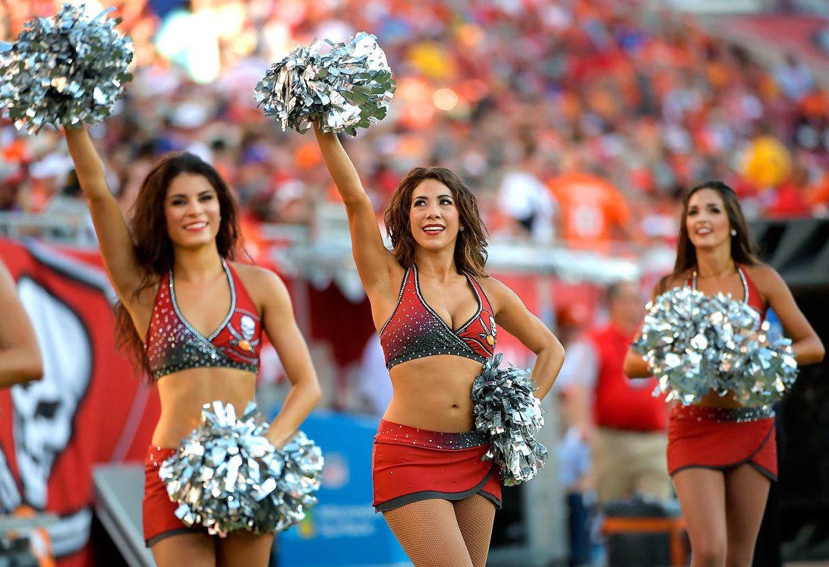 Tampa-Bay-Buccaneers-cheerleaders-AP_520979863858.jpg