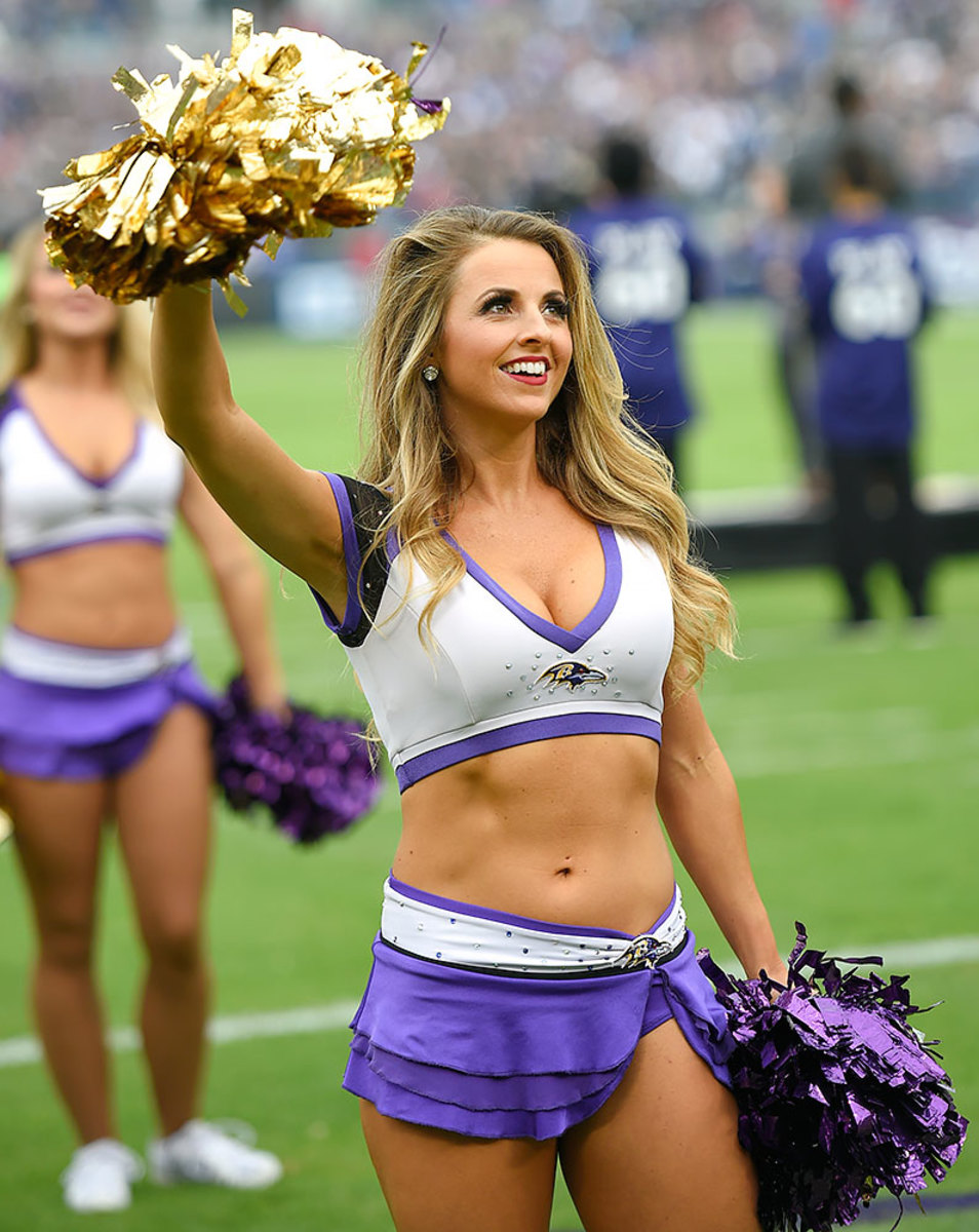 NFL cheerleaders: Week 4