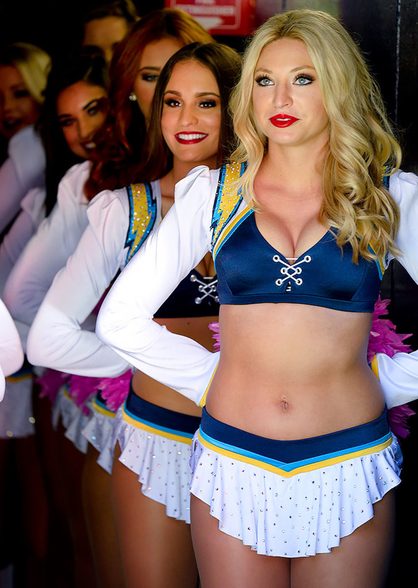 San-Diego-Charger-Girls-cheerleaders-AP_973587081163.jpg