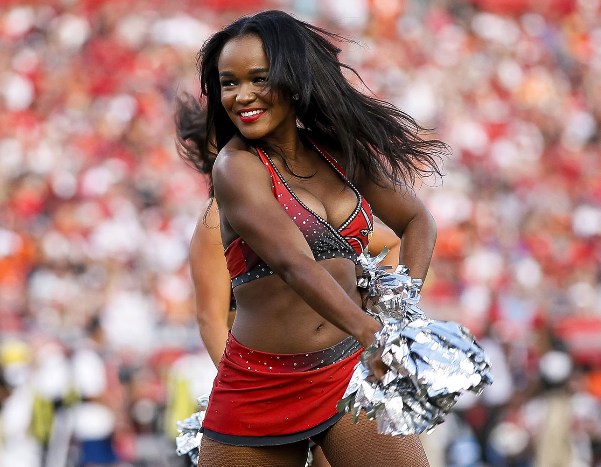 Tampa-Bay-Buccaneers-cheerleaders-612096988.jpg