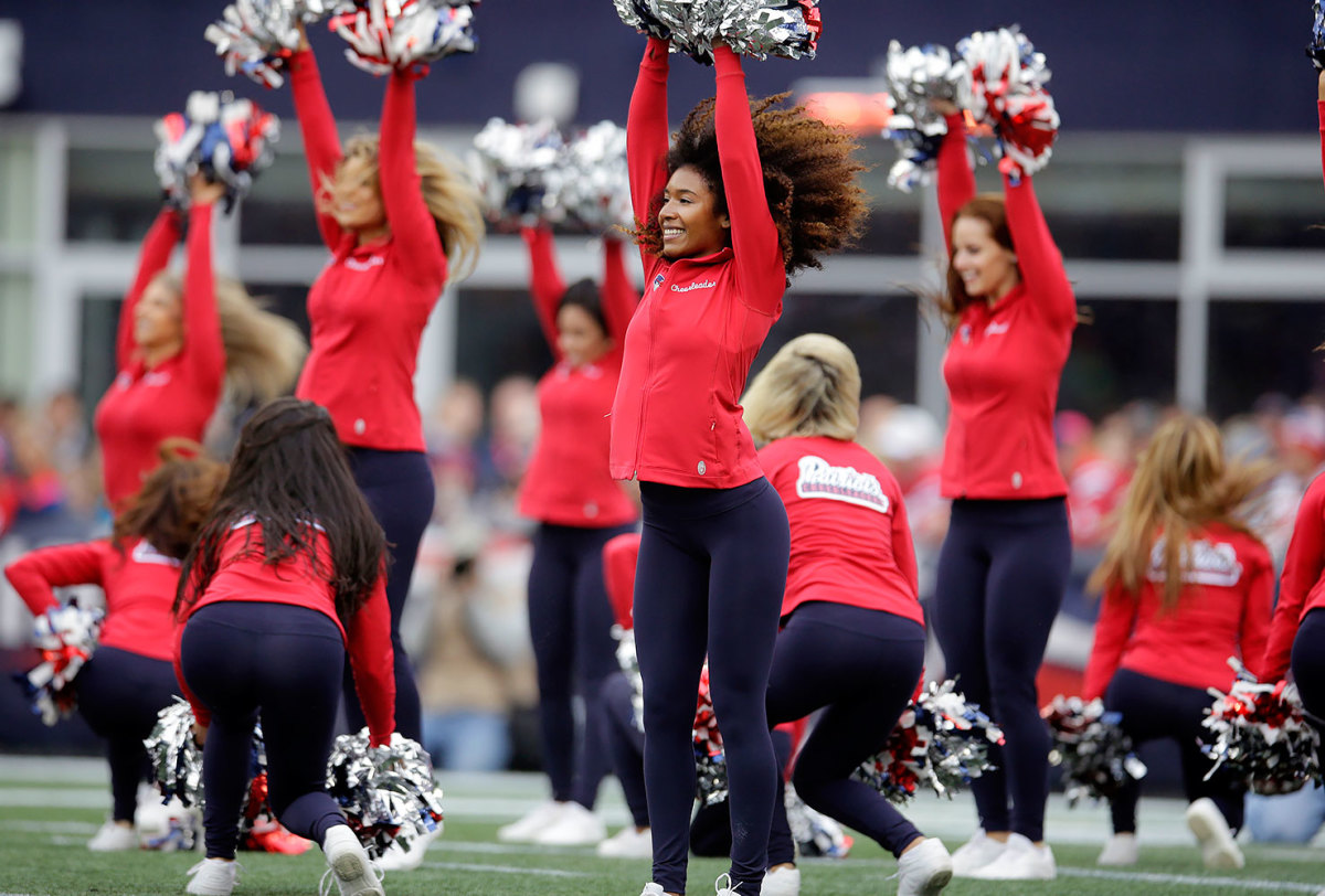 New-England-Patriots-cheerleaders-AP_261468897513.jpg