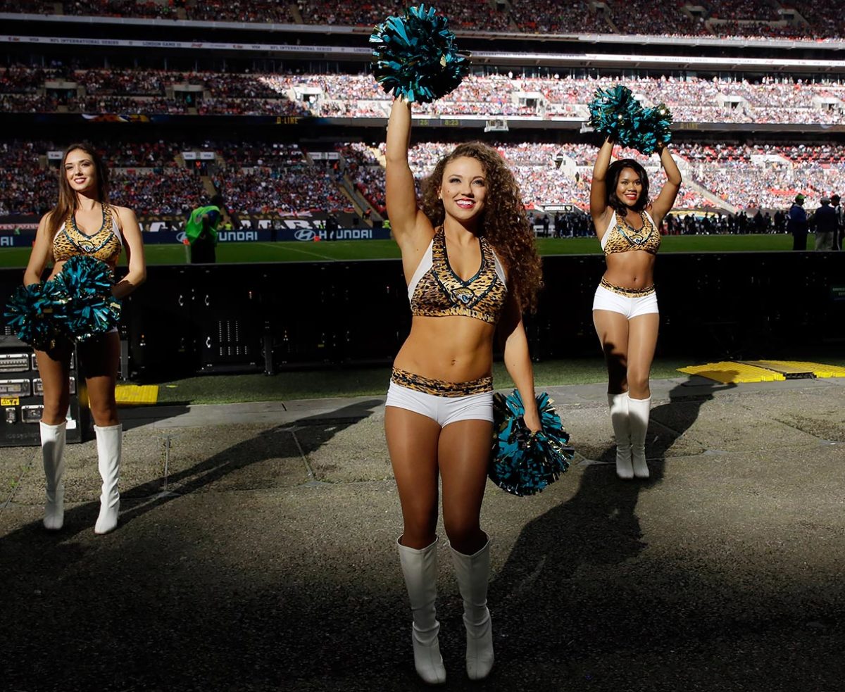 Jacksonville-Jaguars-The-ROAR-cheerleaders-AP_123286319907.jpg