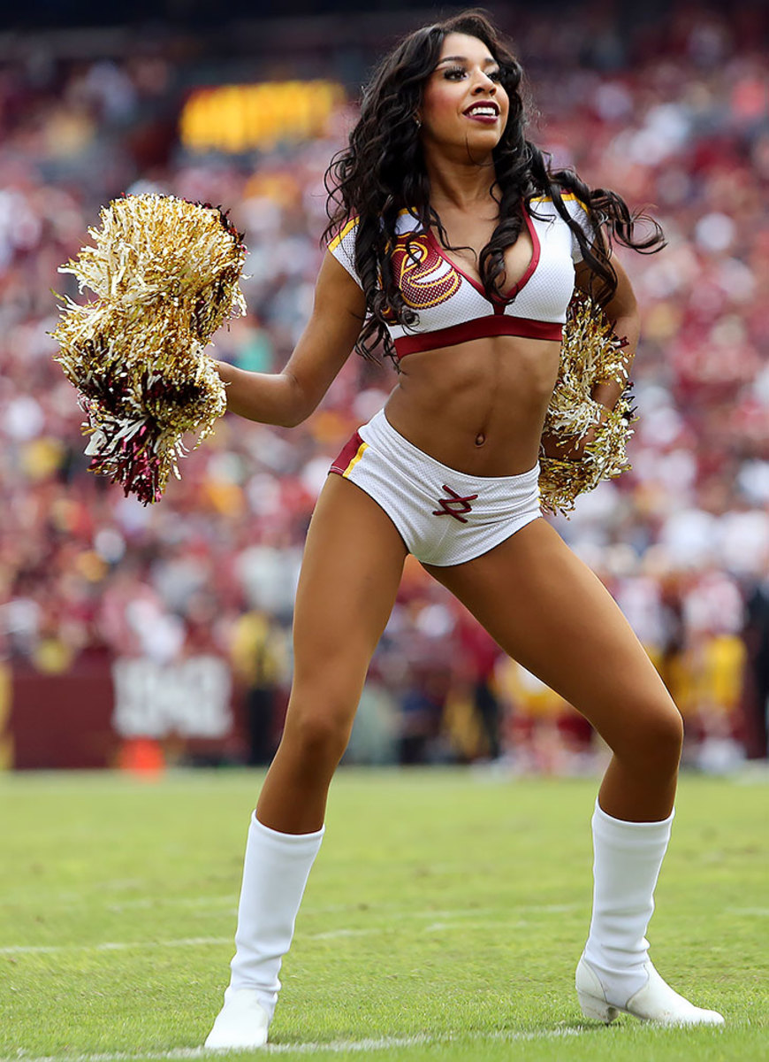 Washington-Redskins-cheerleaders-DAW16100224Browns_at_Redskins.jpg